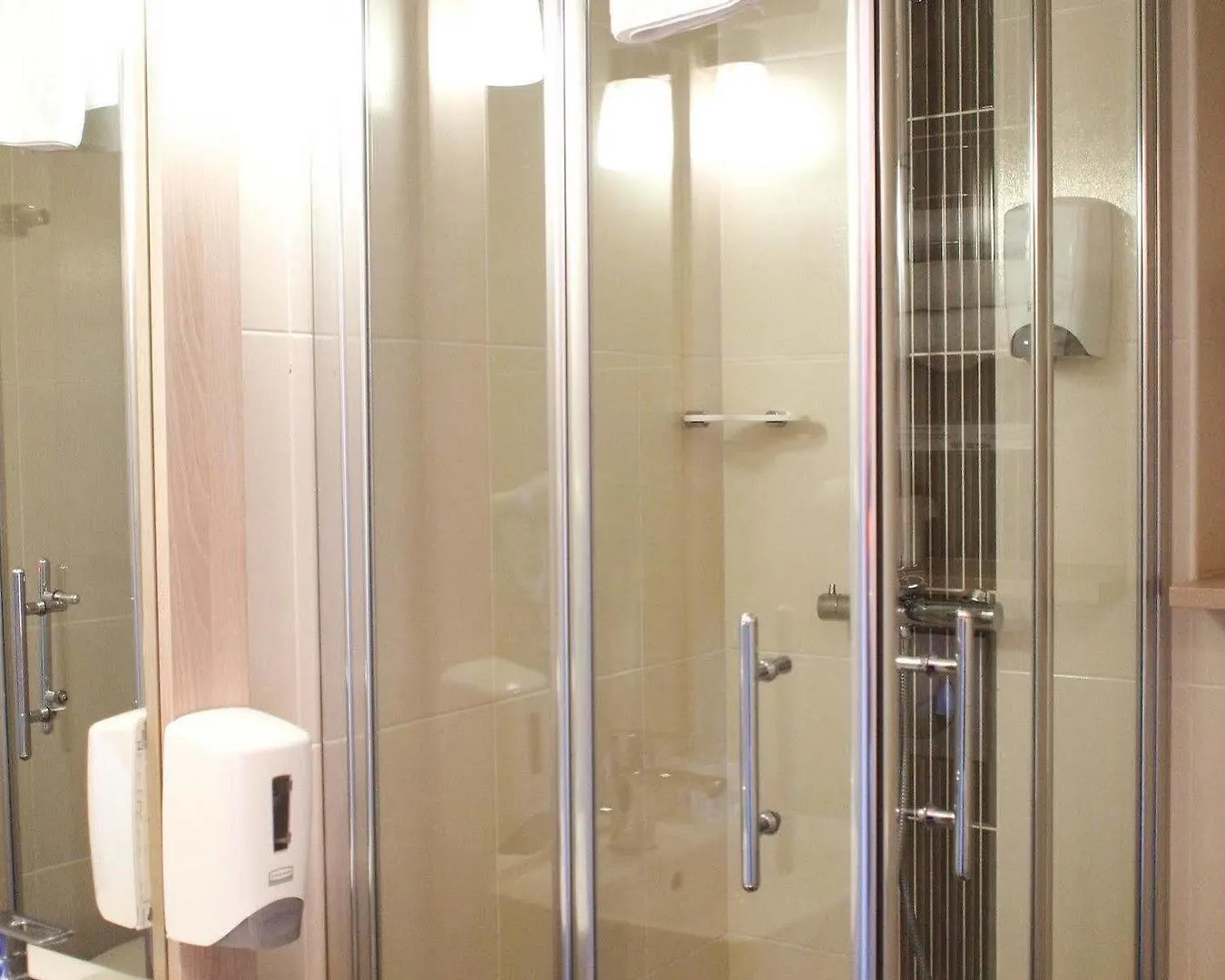 Hôtel Inn Design Resto Novo Vannes Theix Frankrijk